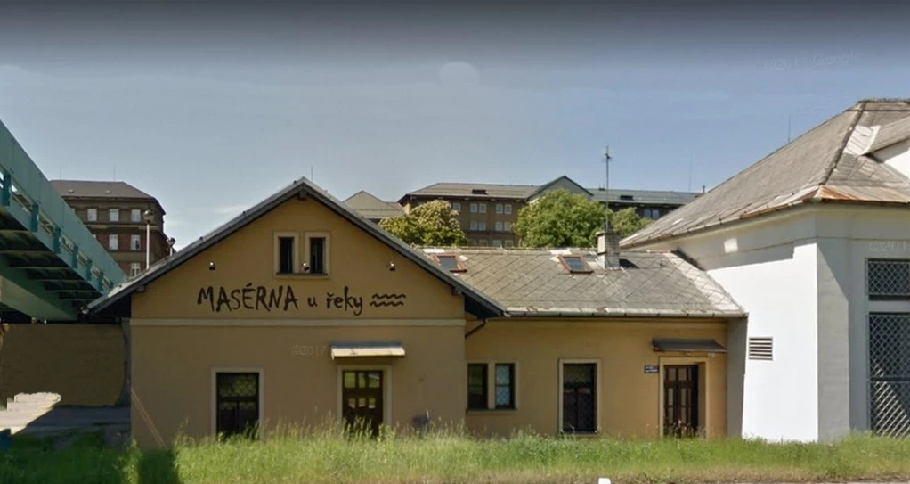 Masérna u řeky - obrázek 2