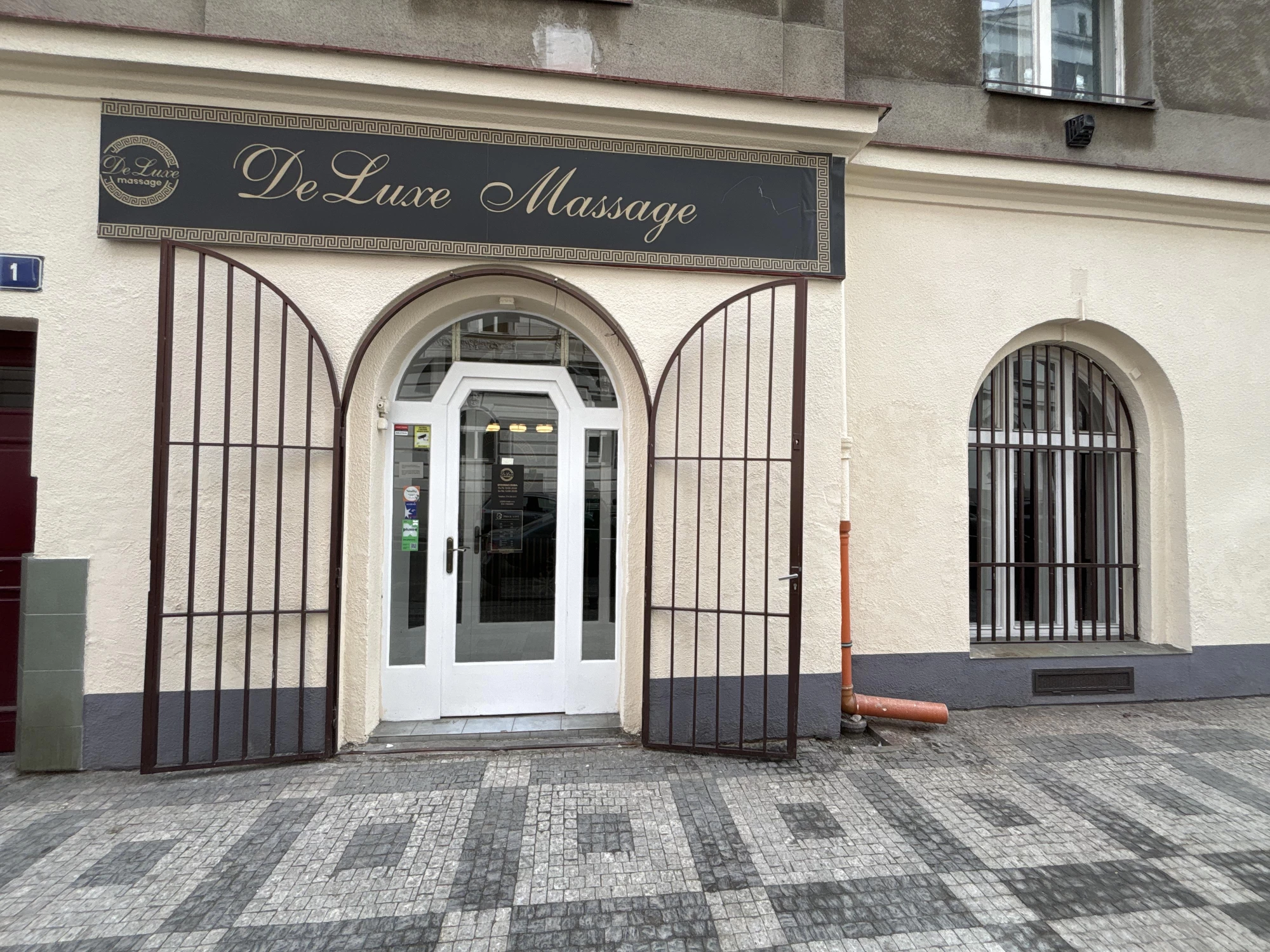 DeLuxe Massage